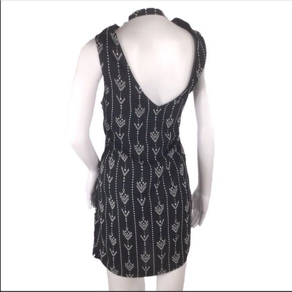 ASOS GOLDIE | Dream Team Shift Dress Aztek | Medium - Picture 5 of 12